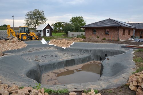 Kolín, jezírko s chovem jeseterů a candátů 1